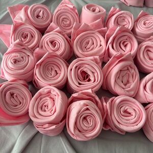 60 Pink Fabric napkins - folded as roses 🌹